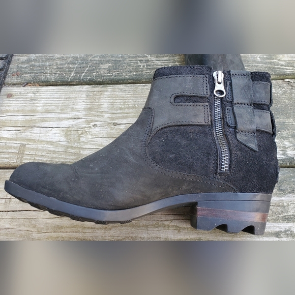 Sorel Black Ankle Boots with Buckle Detail - Picture 6 of 9